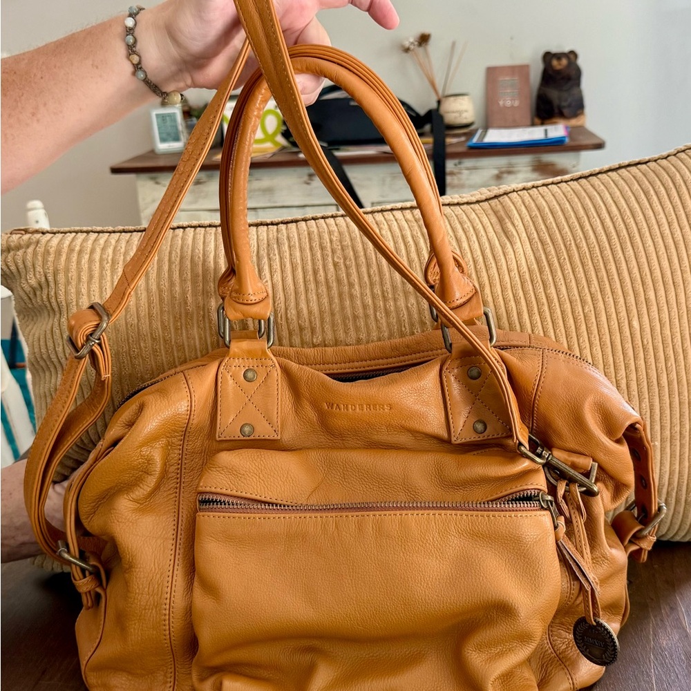 Wanderers Travel & Co Leather Shoulder Bag